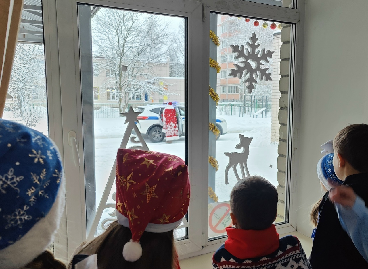 ПОЛИЦЕЙСКИЙ ДЕД МОРОЗ