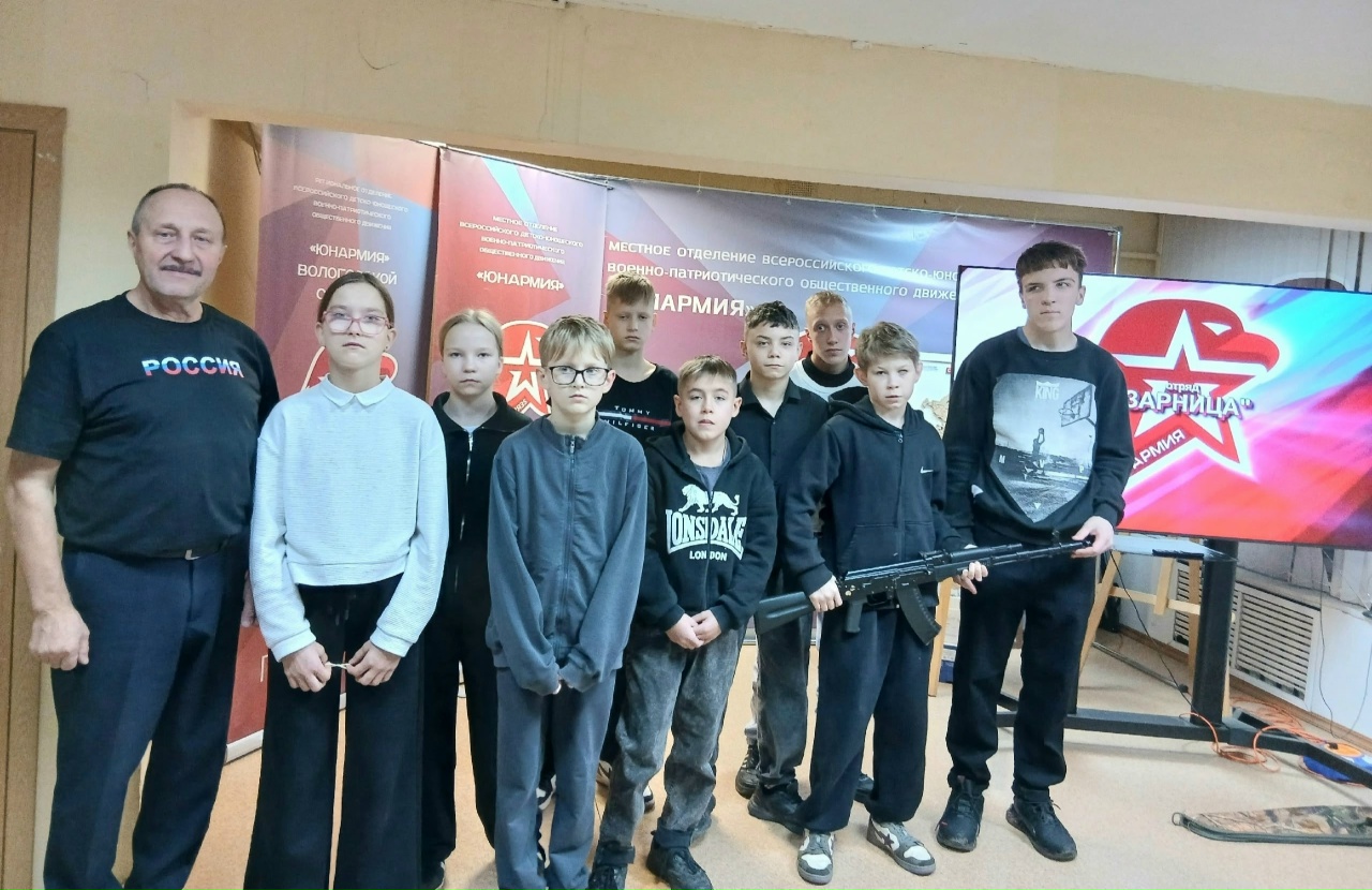 Занятие по начальной военной подготовке в Доме "ЮНАРМИИ"