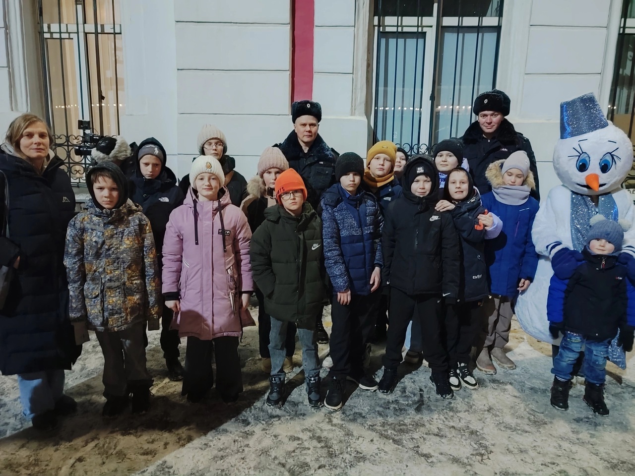 РЕБЯТА НАШЕГО ЦЕНТРА ВСТРЕТИЛИ СКАЗОЧНЫЙ ПОЕЗД ДЕДА МОРОЗА