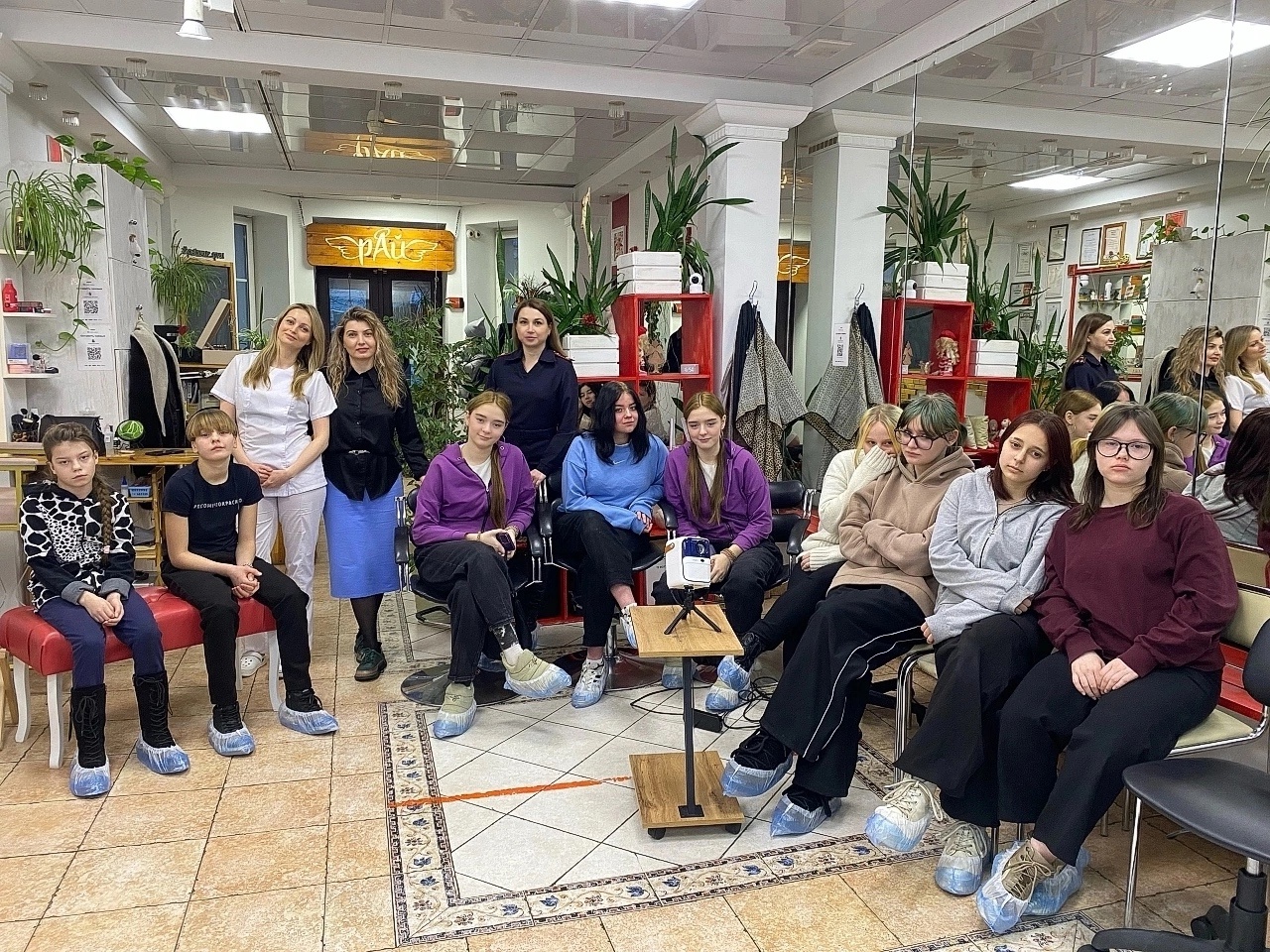 Сотрудники полиции продолжают проводить различные мероприятия для подростков в Вологде